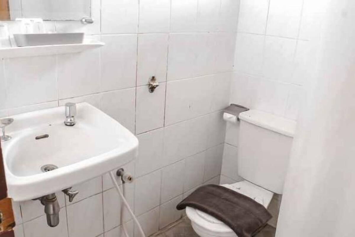 Bad | Dusj, toalettartikler (inkludert), bidé og håndklær