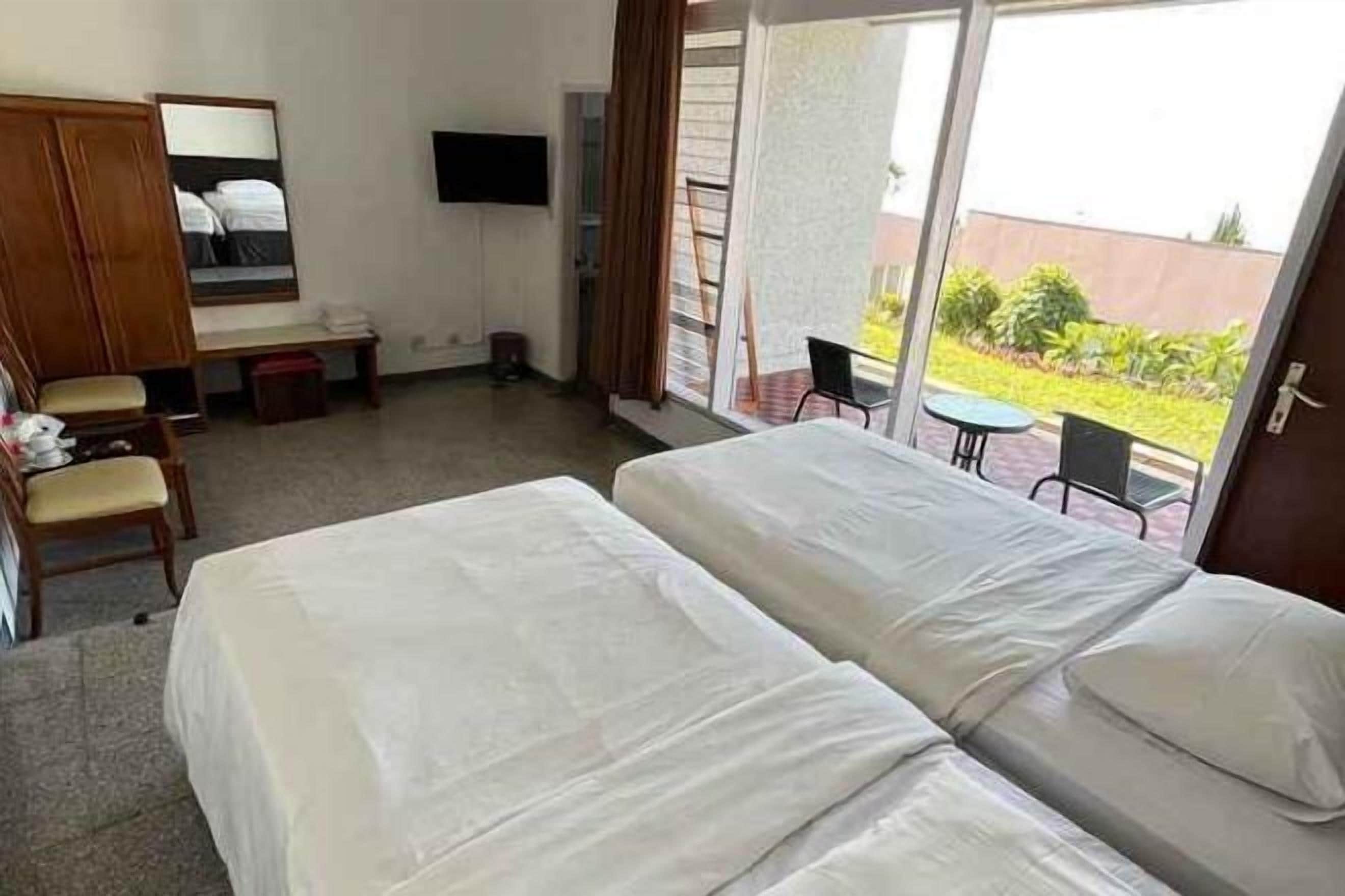 Free WiFi, bed sheets