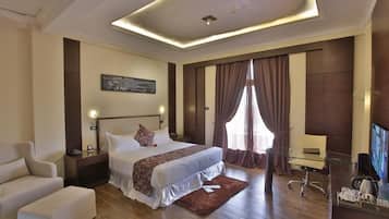 Family Room | In-room safe, iron/ironing board, free WiFi, bed sheets