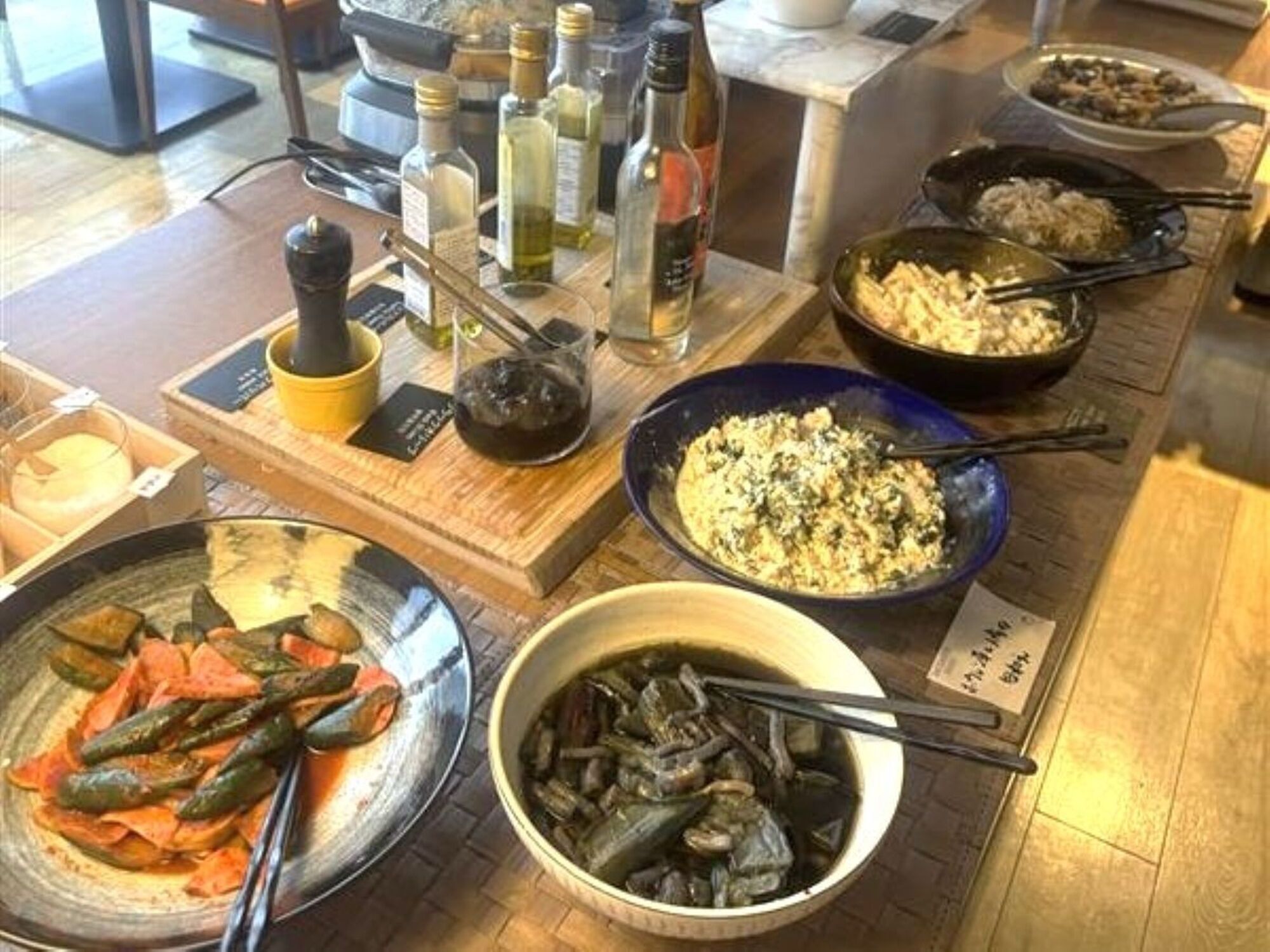 每日供应自助式早餐（每人 JPY 1870）