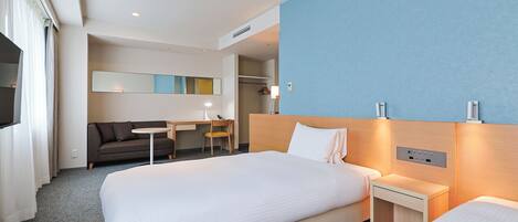 Desk, laptop workspace, iron/ironing board, free WiFi