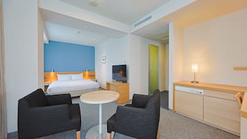 Desk, laptop workspace, iron/ironing board, free WiFi