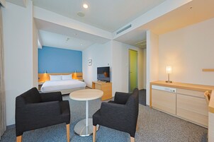 Desk, laptop workspace, iron/ironing board, free WiFi