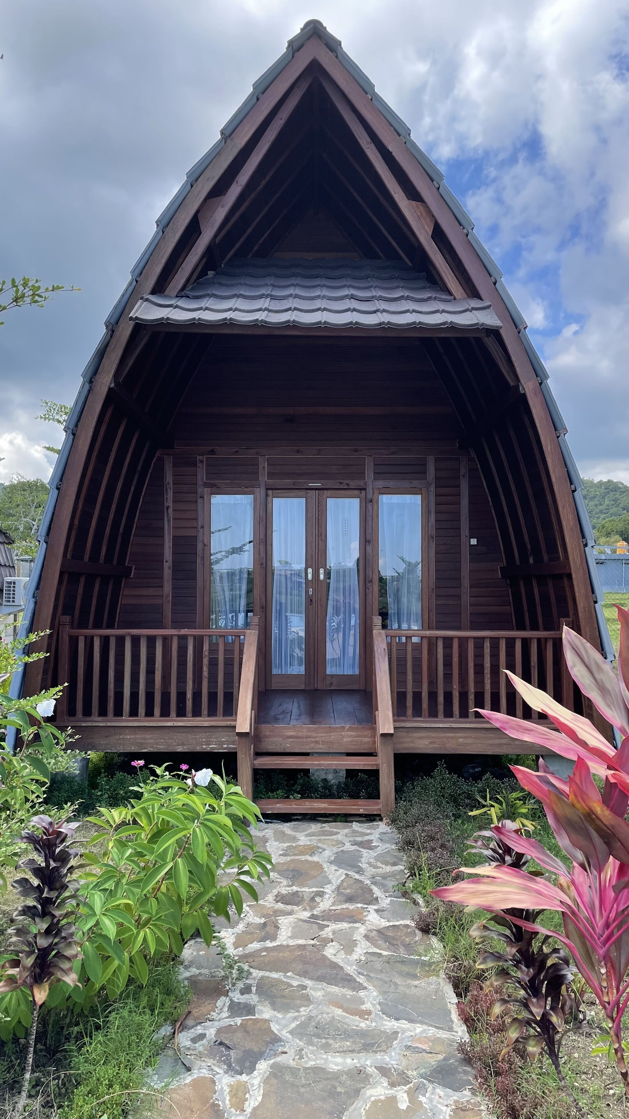 Deluxe Room, 1 Queen Bed, Non Smoking, Garden View | Exterior