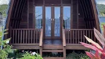 Deluxe Room, 1 Queen Bed, Non Smoking, Garden View | Exterior
