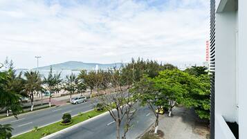 ุฅุทูุงูุฉ ุนูู ุงูุดุงุฑุน