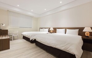 Classic Quadruple Room | Individually decorated, individually furnished, desk, soundproofing - Lanven Art House (Hualien City)