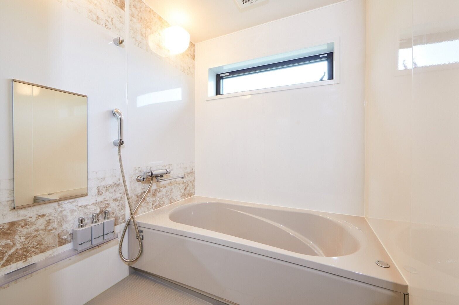 2 Bedrooms | Bathroom | Combined shower/tub, hair dryer, slippers, bidet