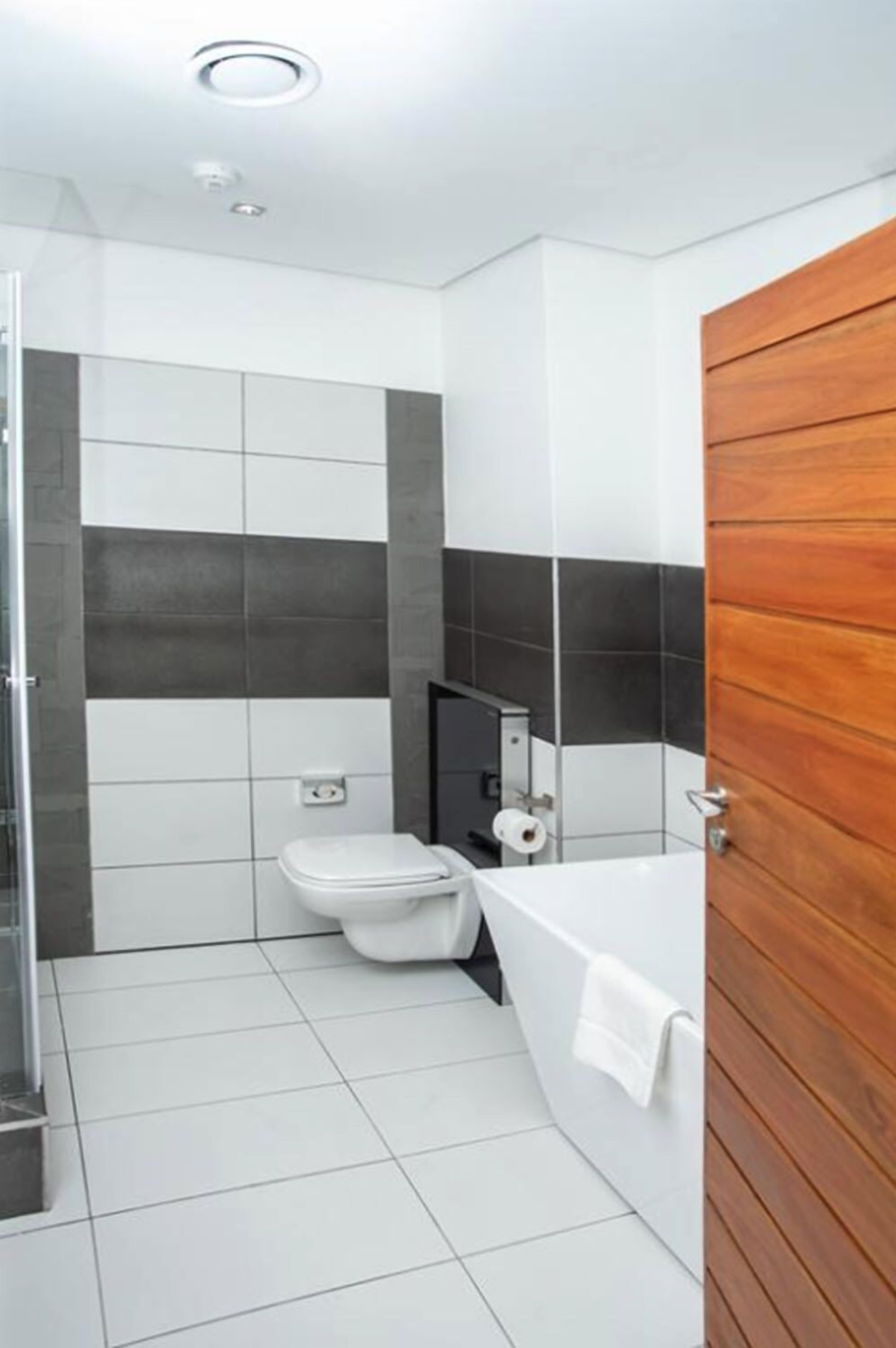 presidential double room | bathroom | shower, slippers, towels, soap