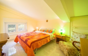 5 bedrooms, free WiFi, bed sheets