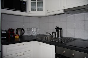 Business Studio | Private kitchenette | Fridge, microwave, oven, stovetop - RedCity - Dublin (Moscow)
