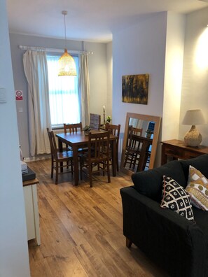 Repas dans la chambre