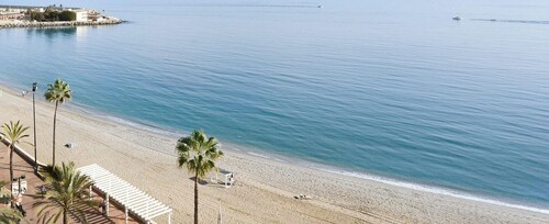 Sea-view apartment with pool, minutes from the beach!