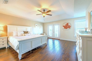 Villa (4 Bedrooms) | 4 bedrooms, laptop workspace, iron/ironing board, bed sheets - Luxury Living - Modern Beach Townhouse (Jacksonville Beach)