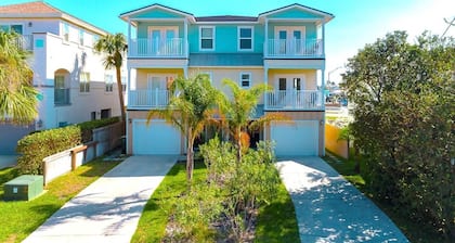 Luxury Living - Modern Beach Townhouse