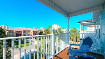 Villa (4 Bedrooms) | Balcony