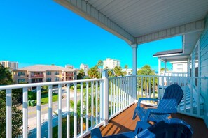 Villa (4 Bedrooms) | Balcony