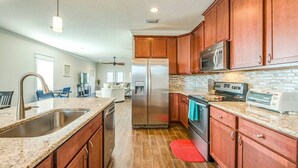 Villa (4 Bedrooms) | Cocina privada