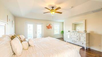 Vila (4 Bedrooms) | 4 kamar tidur, ruang kerja ramah laptop, dan setrika/meja setrika