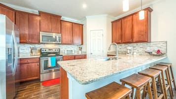 Villa (4 Bedrooms) | Eget kök | Stort kylskåp, ugn, spishäll och diskmaskin