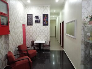 Lobby sitting area - Hotel Tido Saujana KLIA (Sepang)