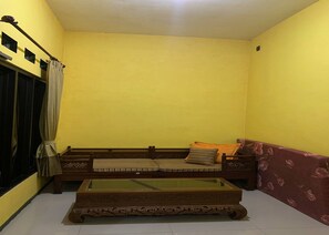 Room, 2 Bedrooms | Free WiFi, bed sheets - Green Homestay (Batu)