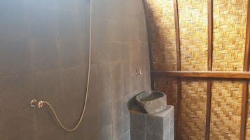 Deluxe Double Room | Bathroom shower