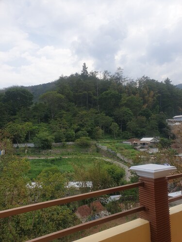 Villa Bugenville Songgoriti