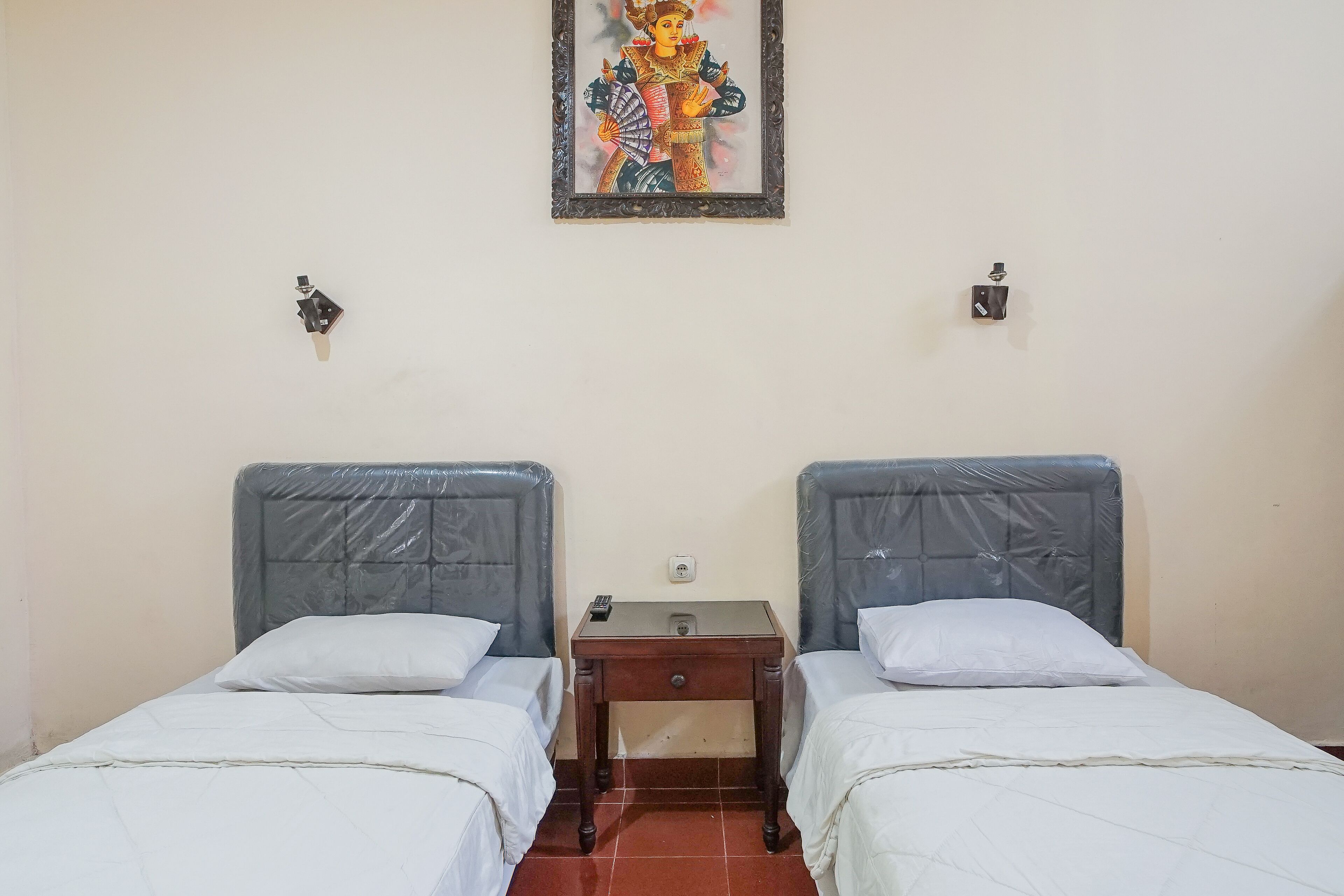 Photo - RedDoorz at Mahendra Beach Inn Kuta