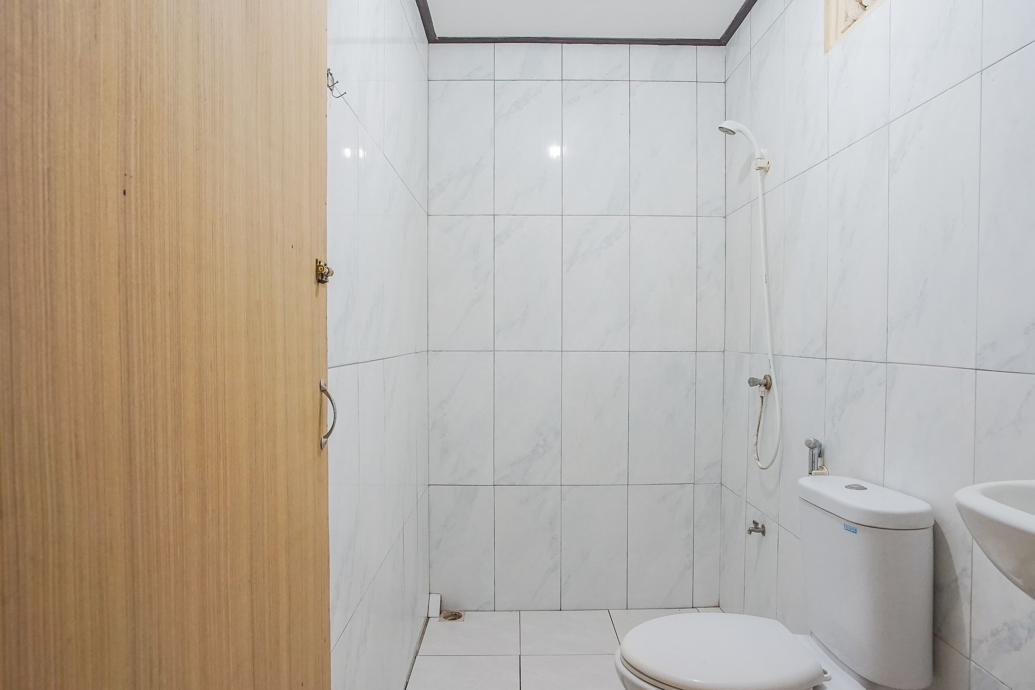 Foto - RedDoorz at Mahendra Beach Inn Kuta