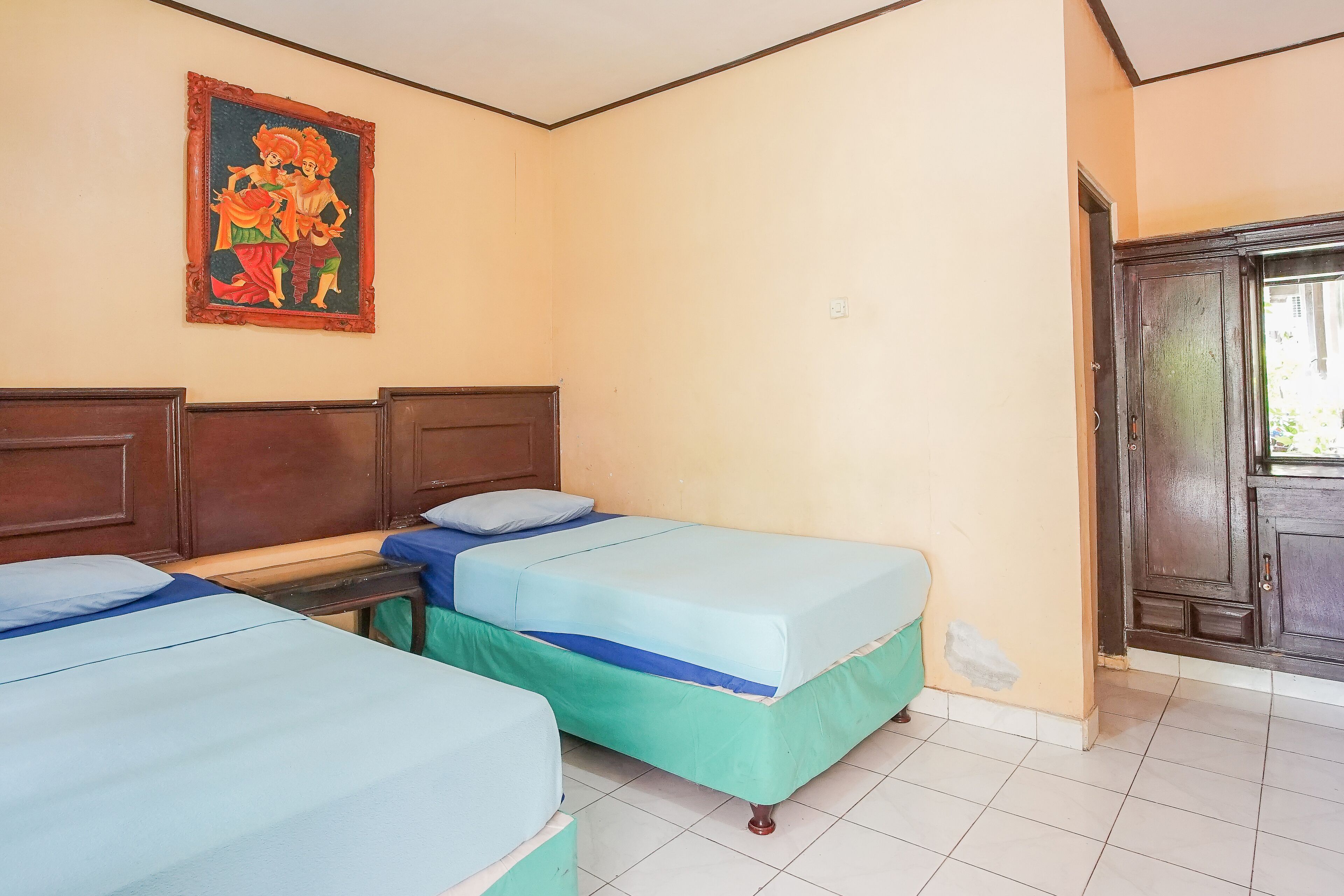 Photo - RedDoorz at Mahendra Beach Inn Kuta