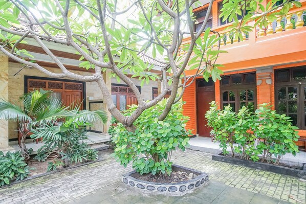 Garden - Mahendra Beach Inn (Kuta)