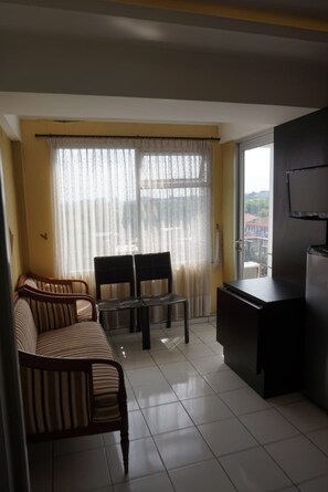 Standard Studio | Desk - The Jarrdin Cihampelas by AFB (Bandung)