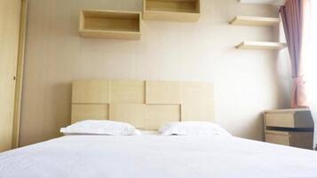 Studio | Desk, bed sheets
