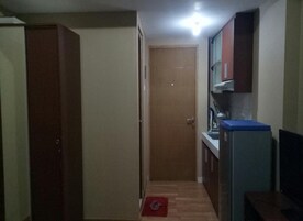 Studio | Desk, bed sheets