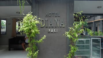 Pintu masuk properti