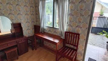 Standard Room | Desk, free WiFi, bed sheets