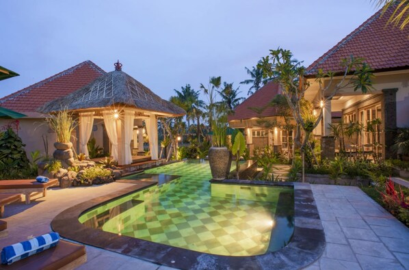 Private pool