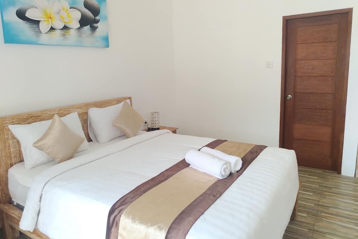Double Room | Desk, free WiFi, bed sheets