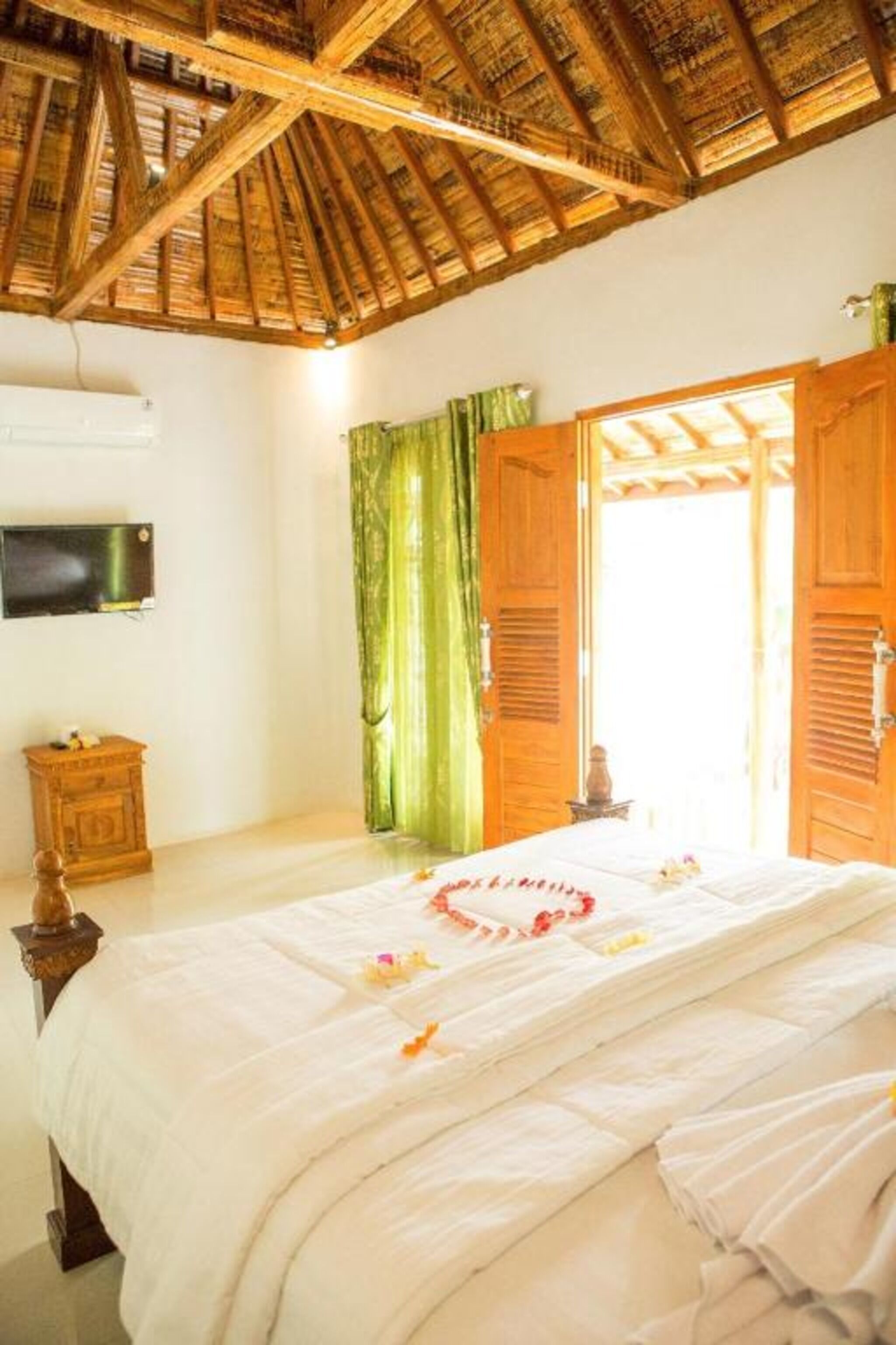 Deluxe Bungalow, Garden View | 1 bedroom, laptop workspace, soundproofing, free WiFi