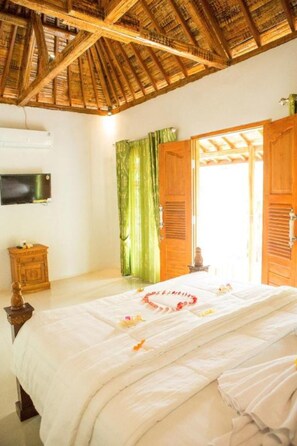 Deluxe-Bungalow, Gartenblick | 1 Schlafzimmer, laptopgeeigneter Arbeitsplatz, schallisolierte Zimmer