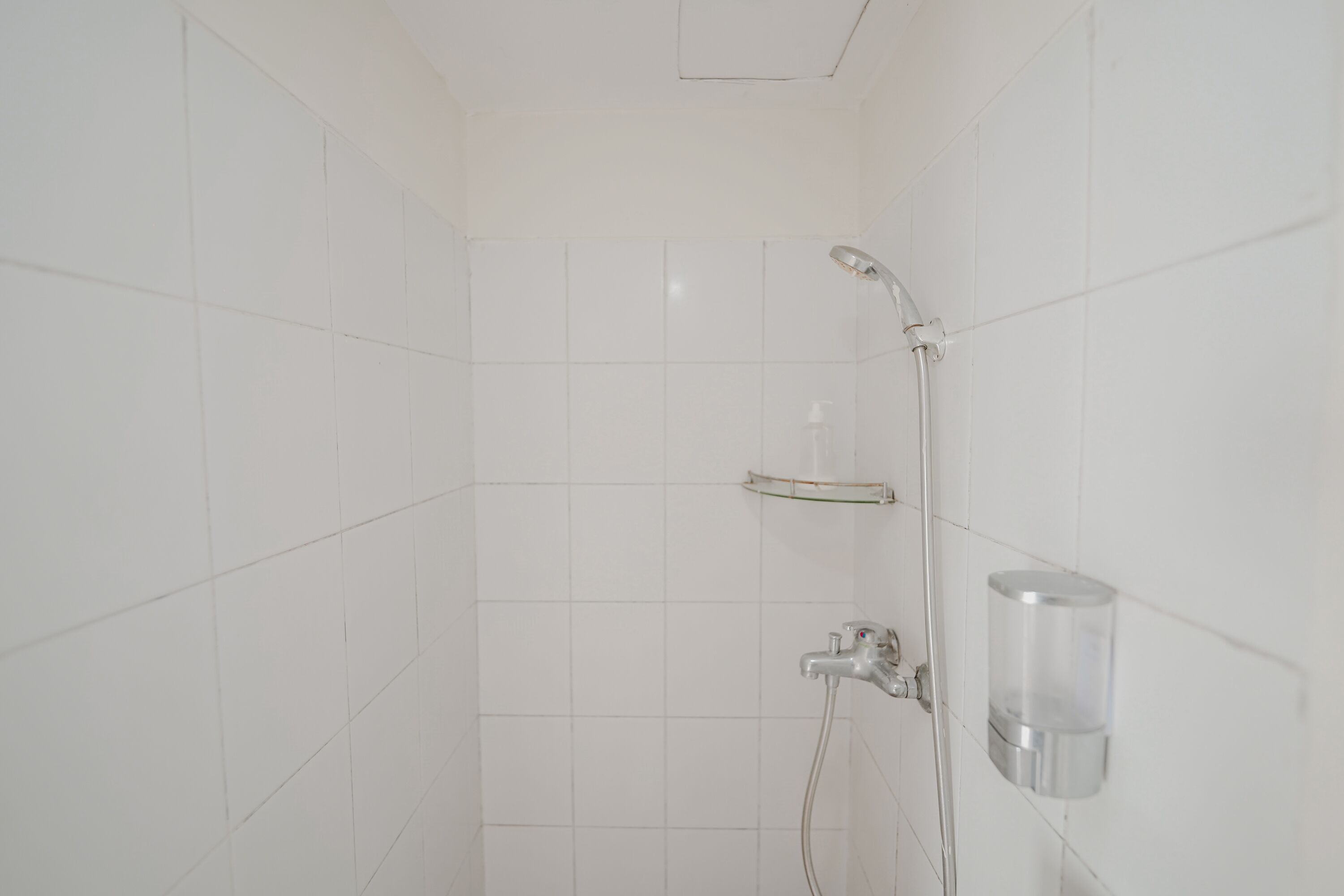 Deluxe Studio - Cozy Room | Bathroom | Shower, free toiletries, towels
