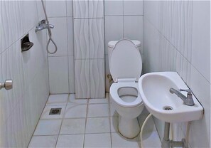 Bathroom - Orchid Hotel (Bukittinggi)