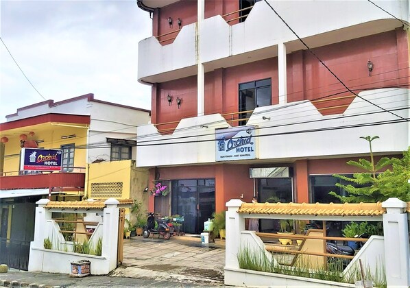 Exterior - Orchid Hotel (Bukittinggi)