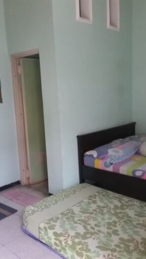Standard Room | Desk, free WiFi - Griya Dua Putra Jaya I (Bojonegoro)