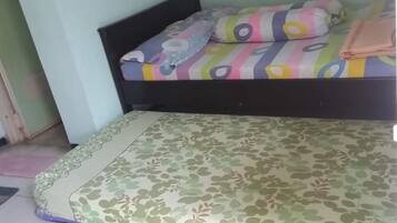 Standard Room | Desk, free WiFi