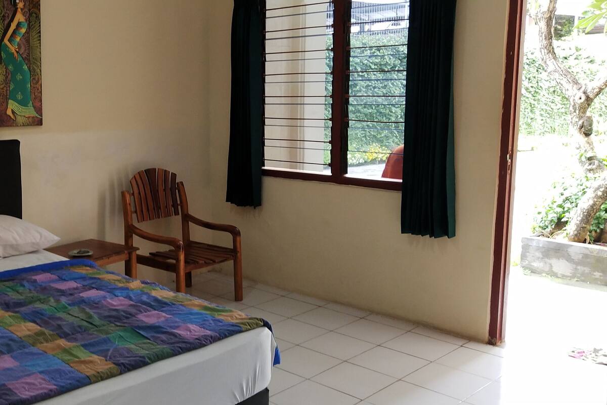 Desk, individually furnished, bed sheets