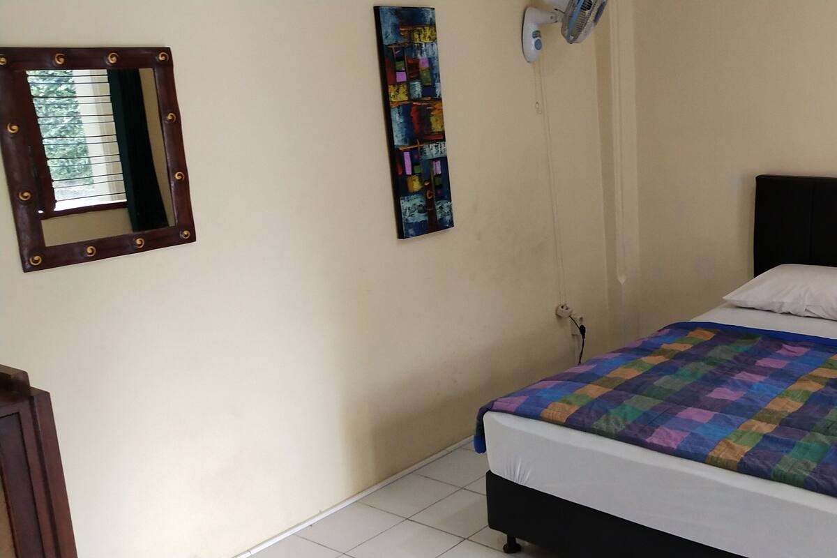 Double Room | Desk, individually furnished, bed sheets