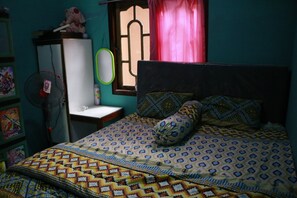 Room - Homestay Junet - Hostel (Kokap)