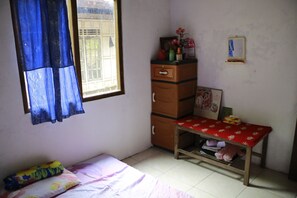 Room - Homestay Junet - Hostel (Kokap)